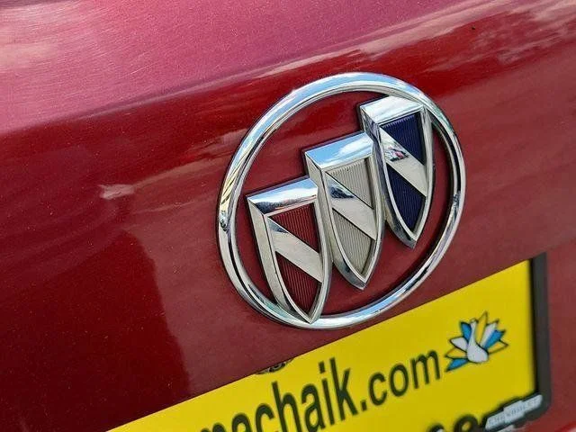 Used 2023 Red Buick Essence image 29