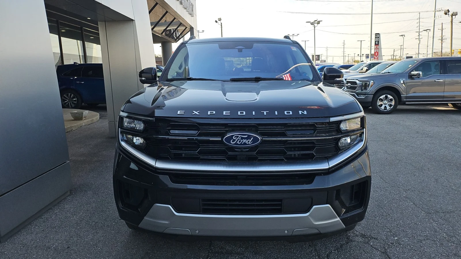 Used 2025 Dark Charcoal Ford 2025 FORD EXPEDITION MAX PLATINUM 4DR SUV 131.5 W image 7