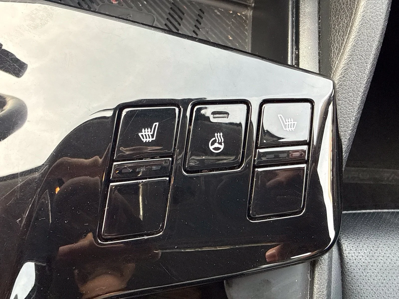 Used 2023  Kia EX image 21