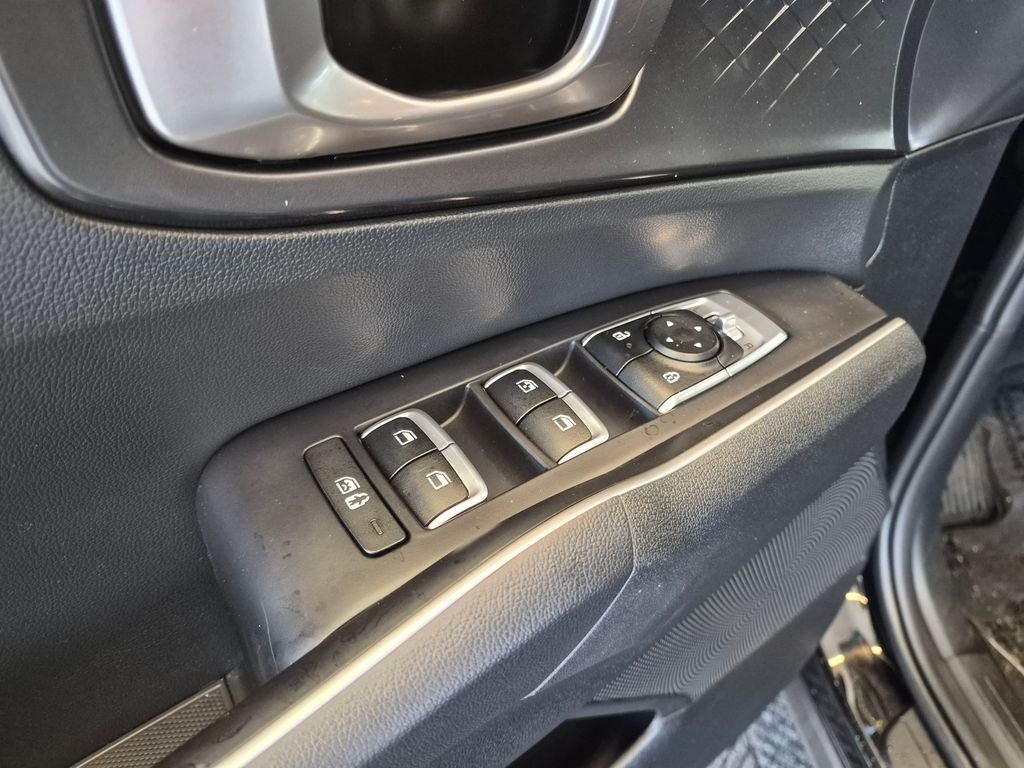 Used 2025 Black Kia EX image 16