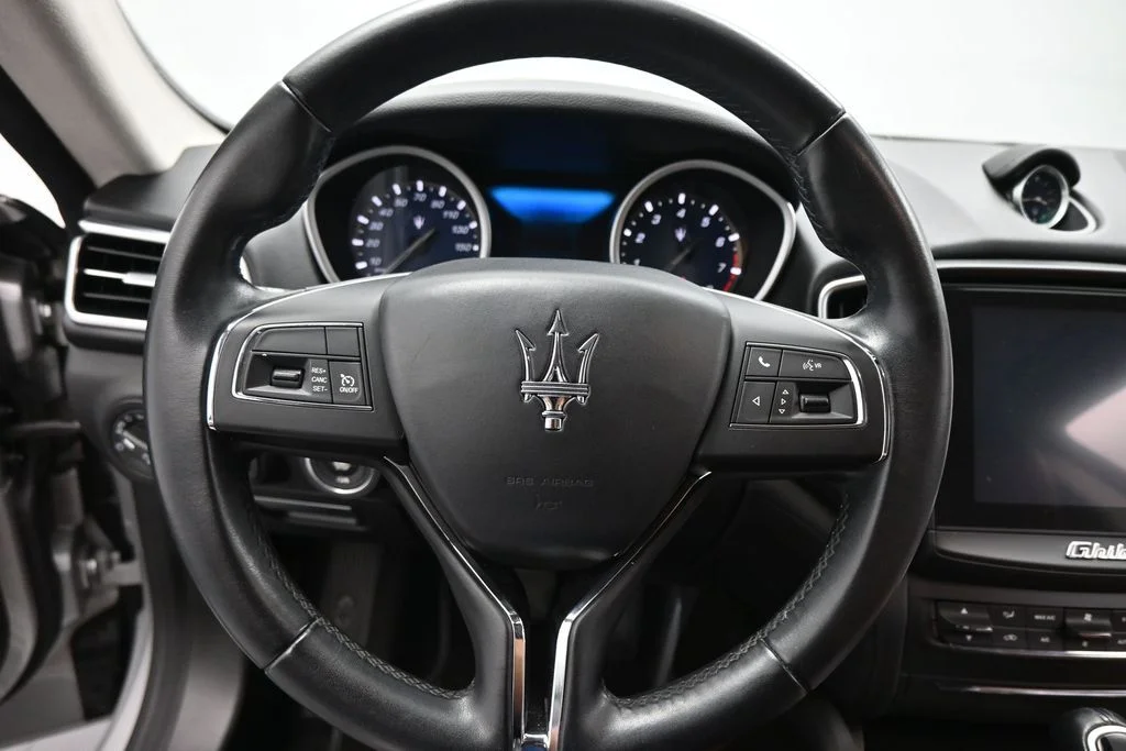 Used 2017 Silver Maserati Base image 11