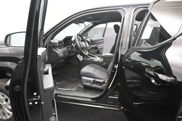 2026 Toyota Tacoma SR5 - Photo 10