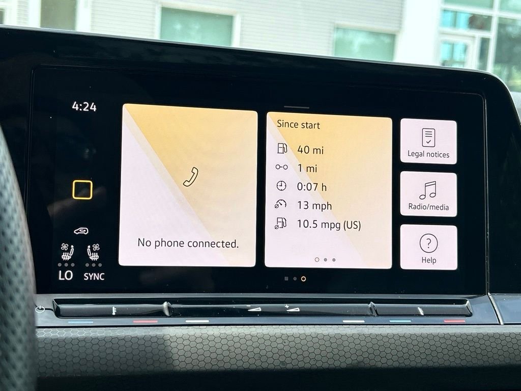 Used 2022  Volkswagen Autobahn image 33