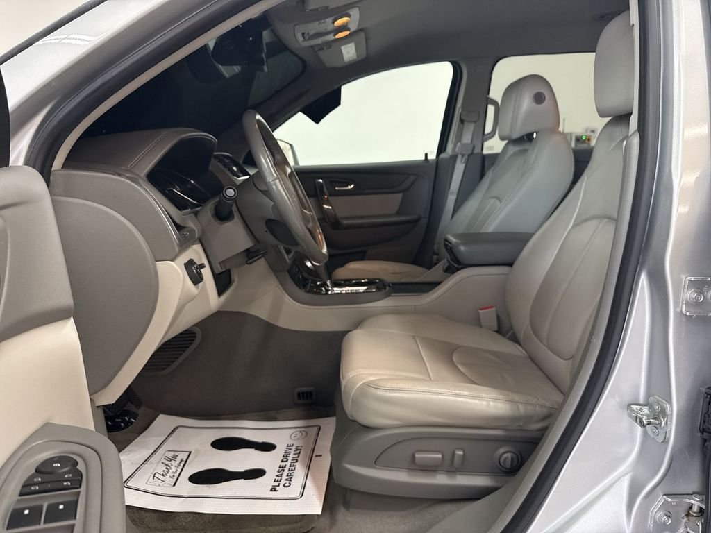 Used 2017 Quicksilver Metallic GMC Limited image 12