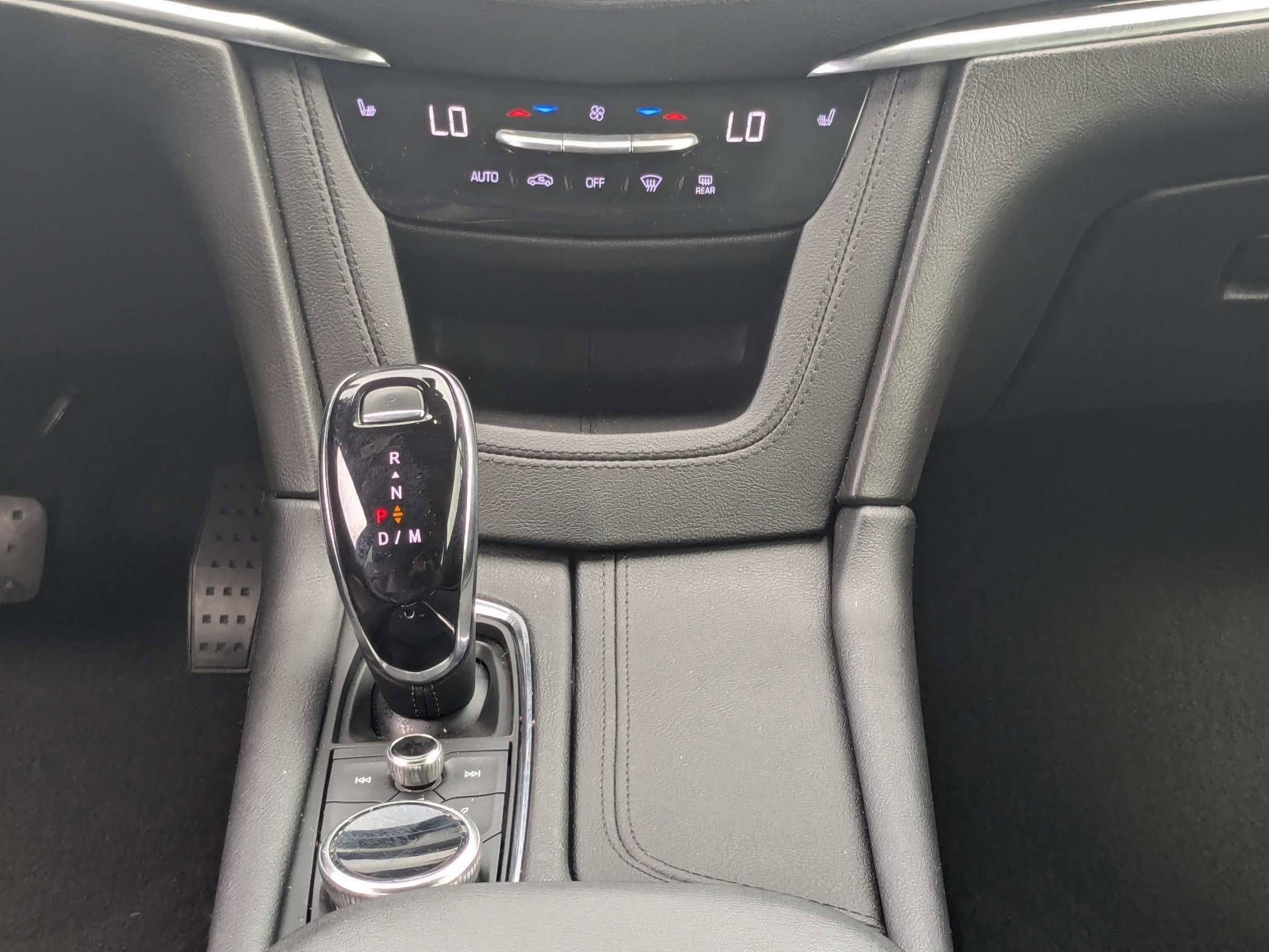 Used 2022 Mary Kay Pearl Tri-Coat Cadillac FWD Premium Luxury image 24