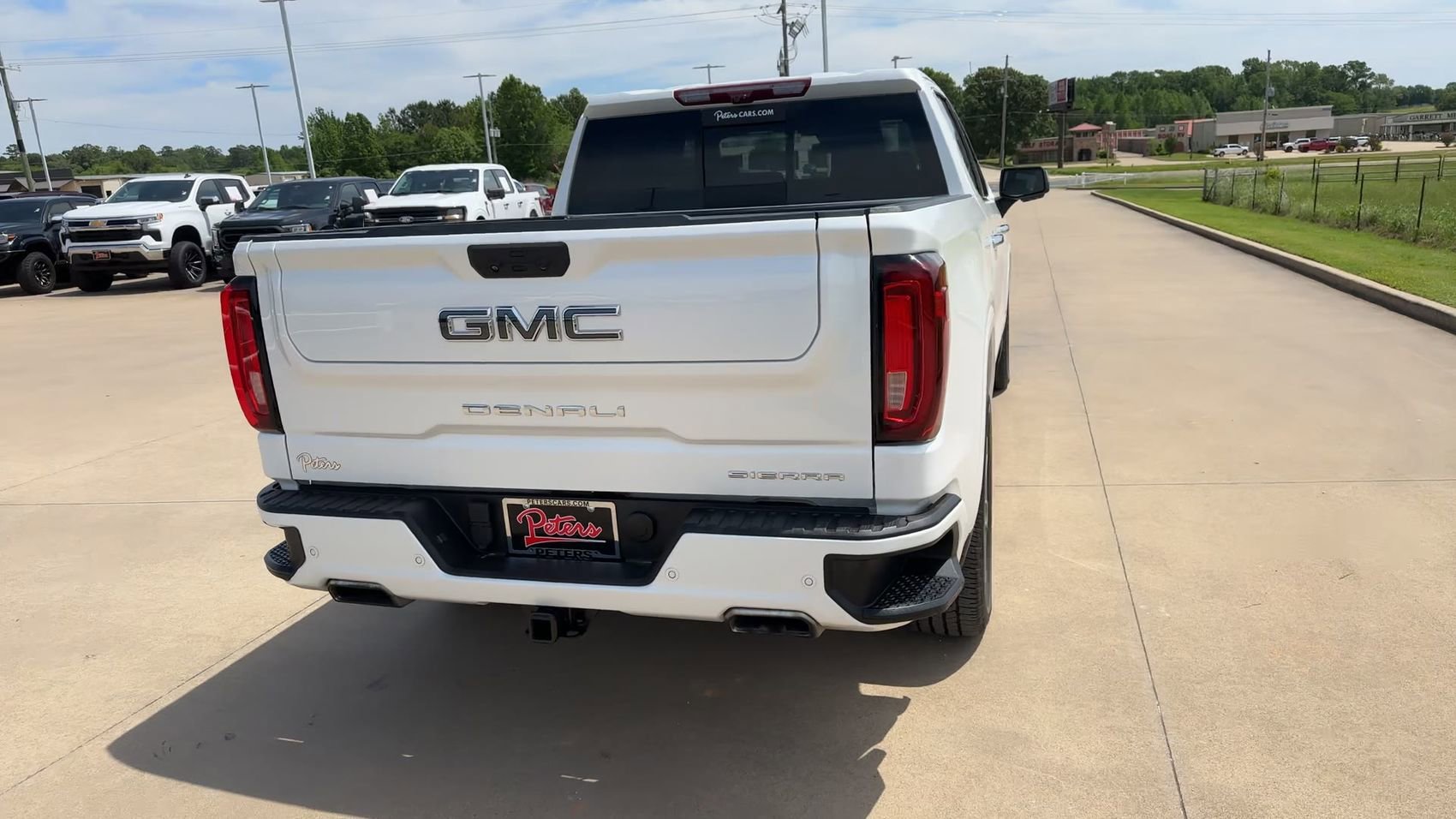 Used 2023 White Frost Tricoat GMC Denali Ultimate image 8