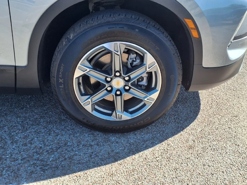 Used 2025 Gray Chevrolet LT image 7