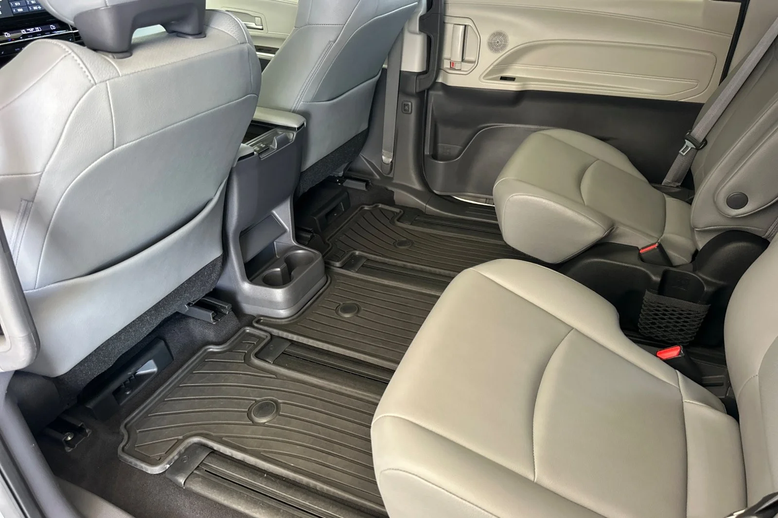 Used 2022 CELESTIAL SILVER MET Toyota XLE image 11
