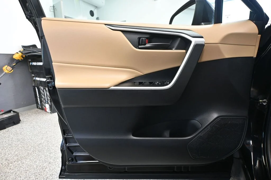2022 Toyota RAV4 LE - Photo 18