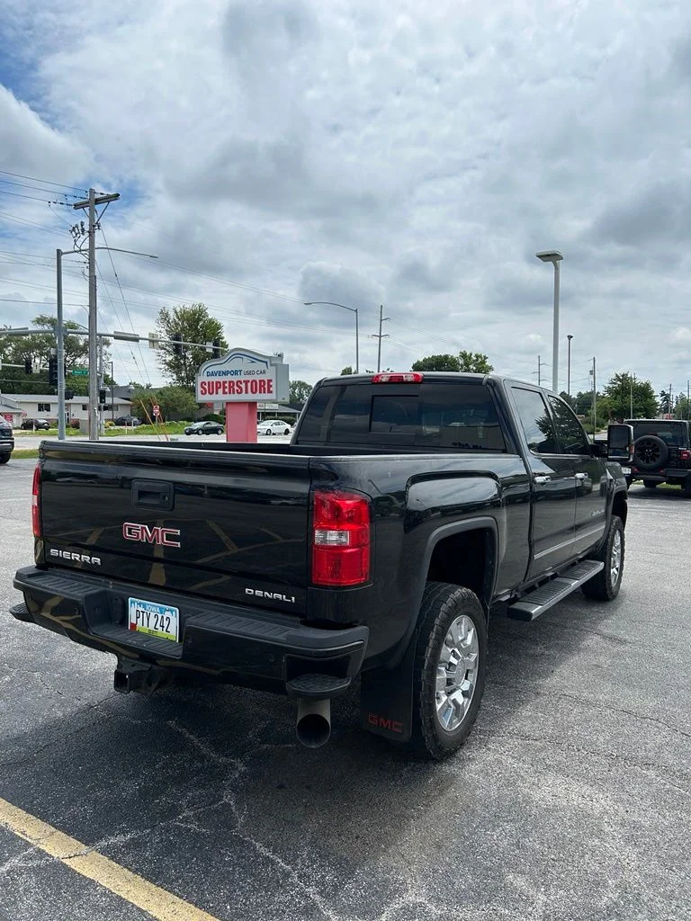 Used 2016 Black GMC Denali image 6