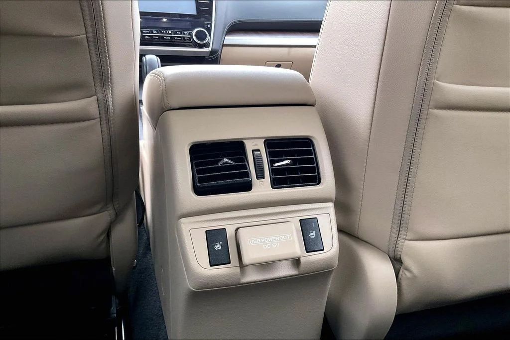 Used 2018 White Subaru 2.5i image 38