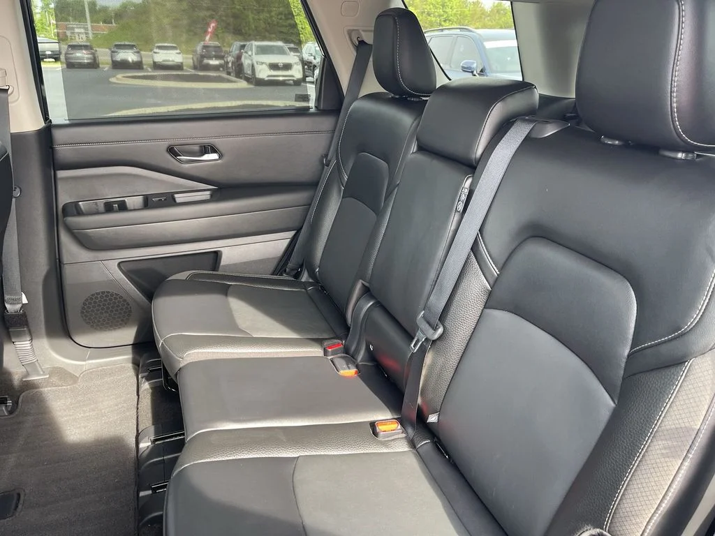Used 2023 Black Nissan SL image 21