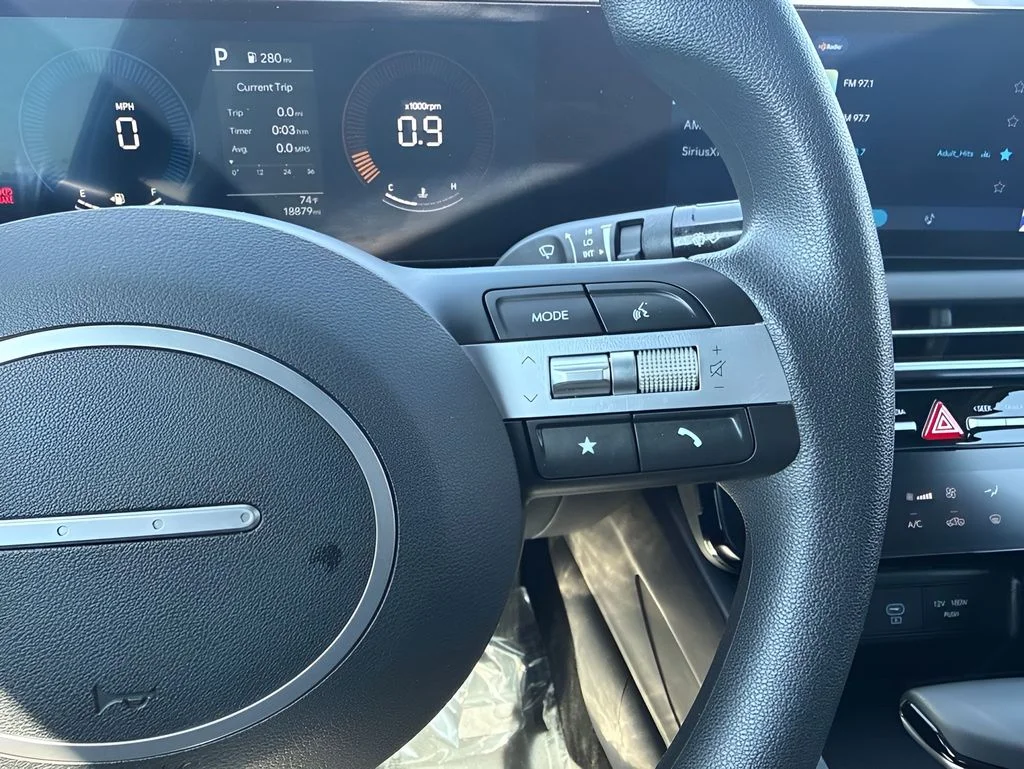 Used 2025 White Hyundai SEL image 15