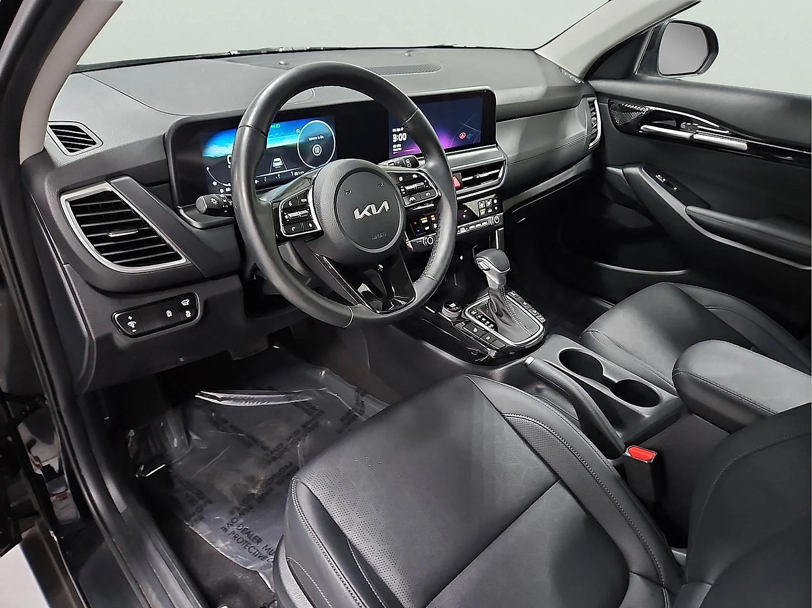 Used 2025 Fusion Black Kia EX image 10