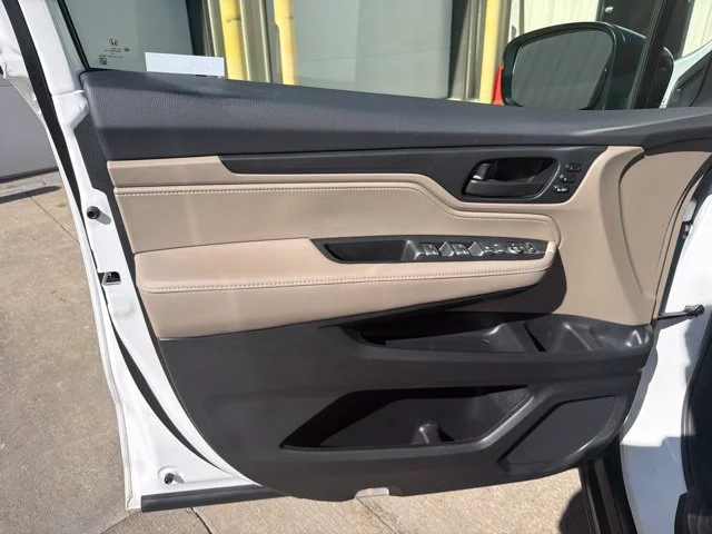 Used 2024 White Honda EX-L image 17