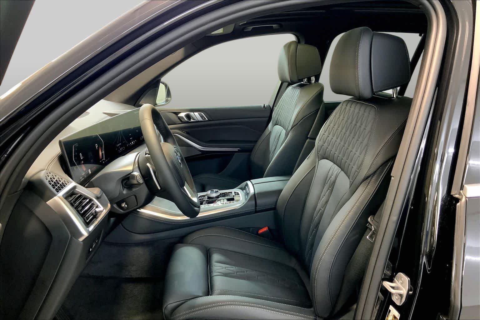 New 2026 Black Sapphire Metallic BMW xDrive40i image 9