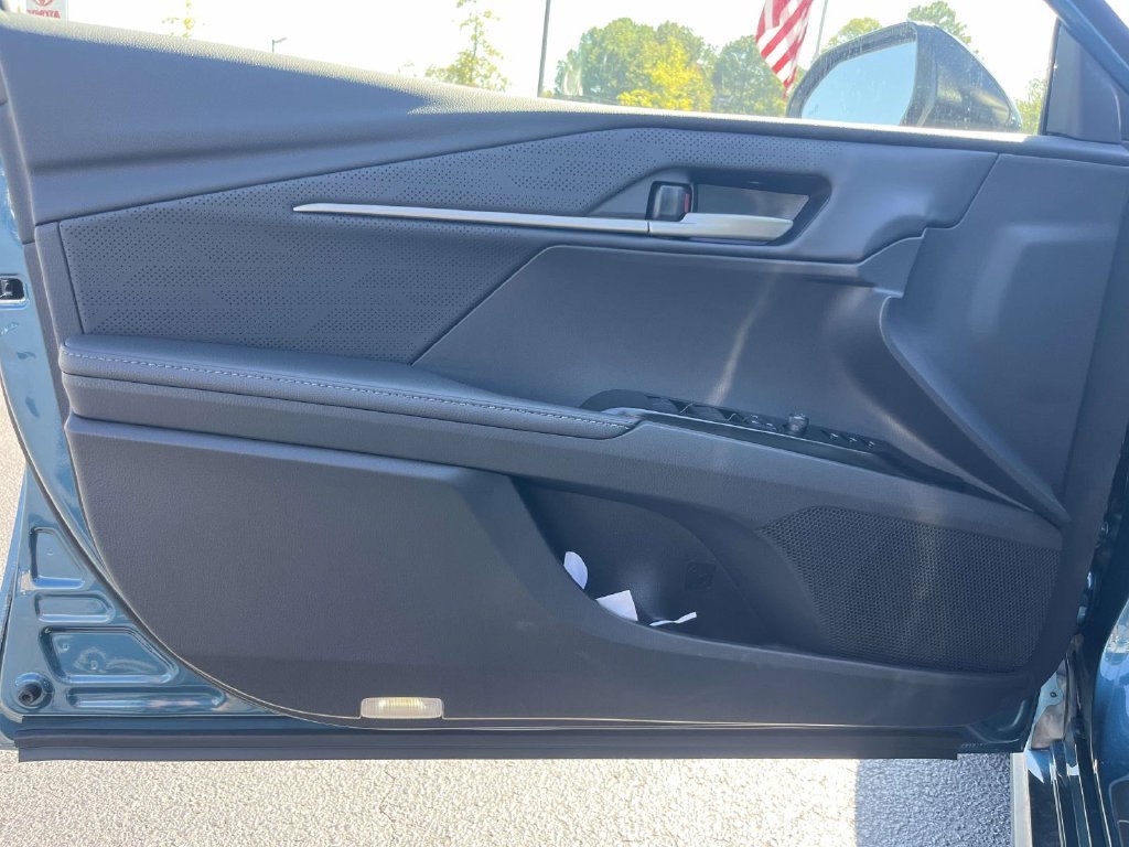New 2026 Ocean Gem with Midnight Black Metallic roof Toyota XSE image 12