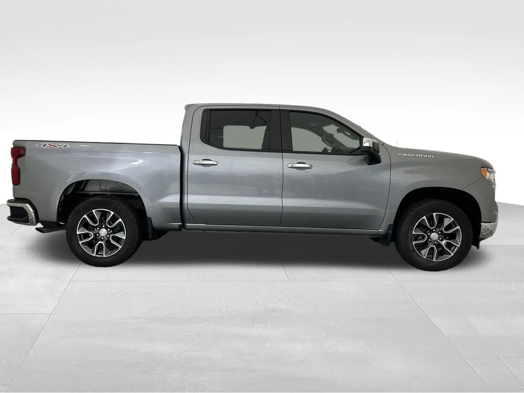 Used 2024 Gray Chevrolet LT image 7