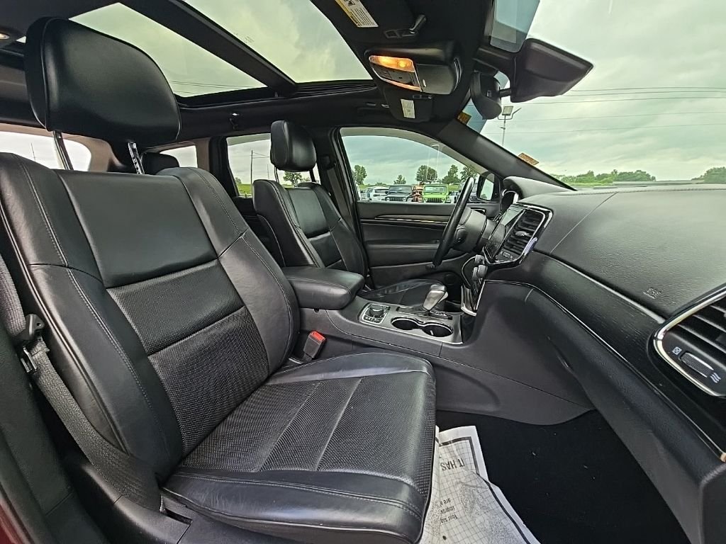 Used 2019 Red Jeep Overland image 17