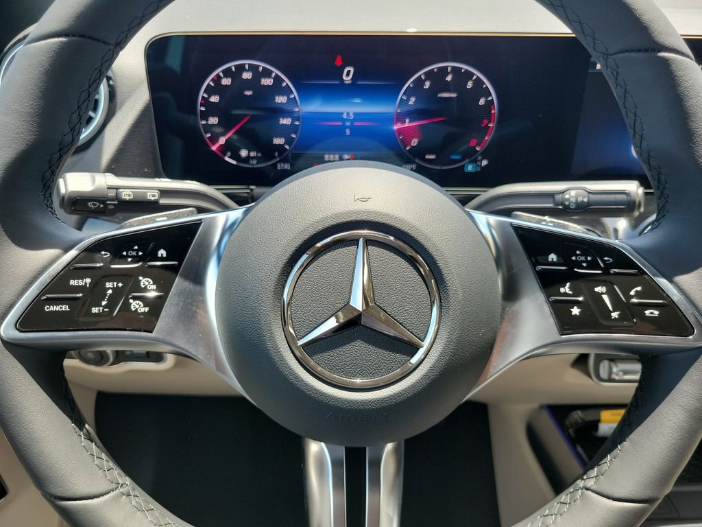 New 2026 Polar White Mercedes-Benz GLA 250 image 25