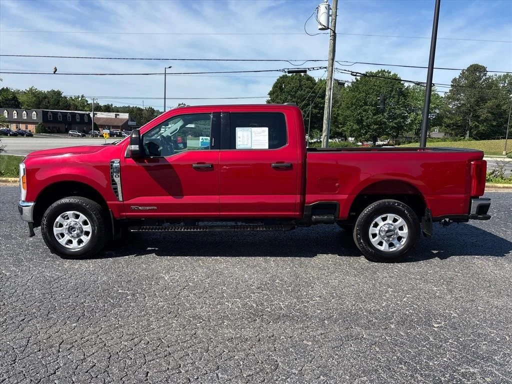 Used 2023 Red Ford XLT image 4