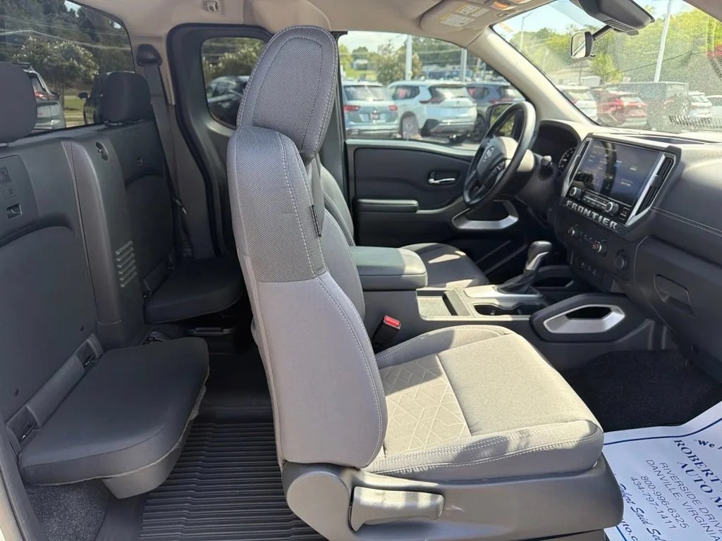 Used 2025 Glacier White Nissan SV image 12