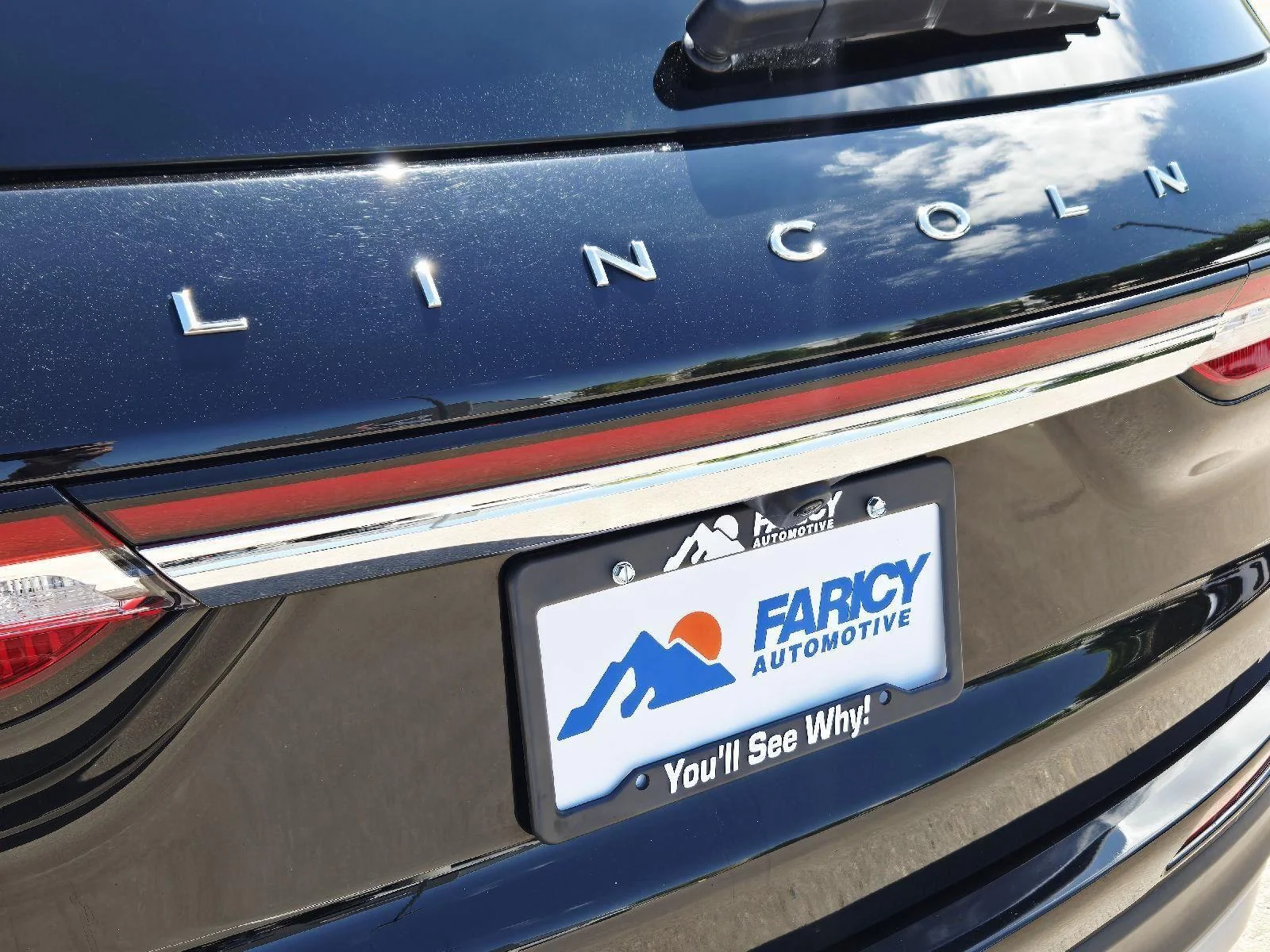 Used 2025 Infinite Black Metallic Clearcoat Lincoln Reserve image 52