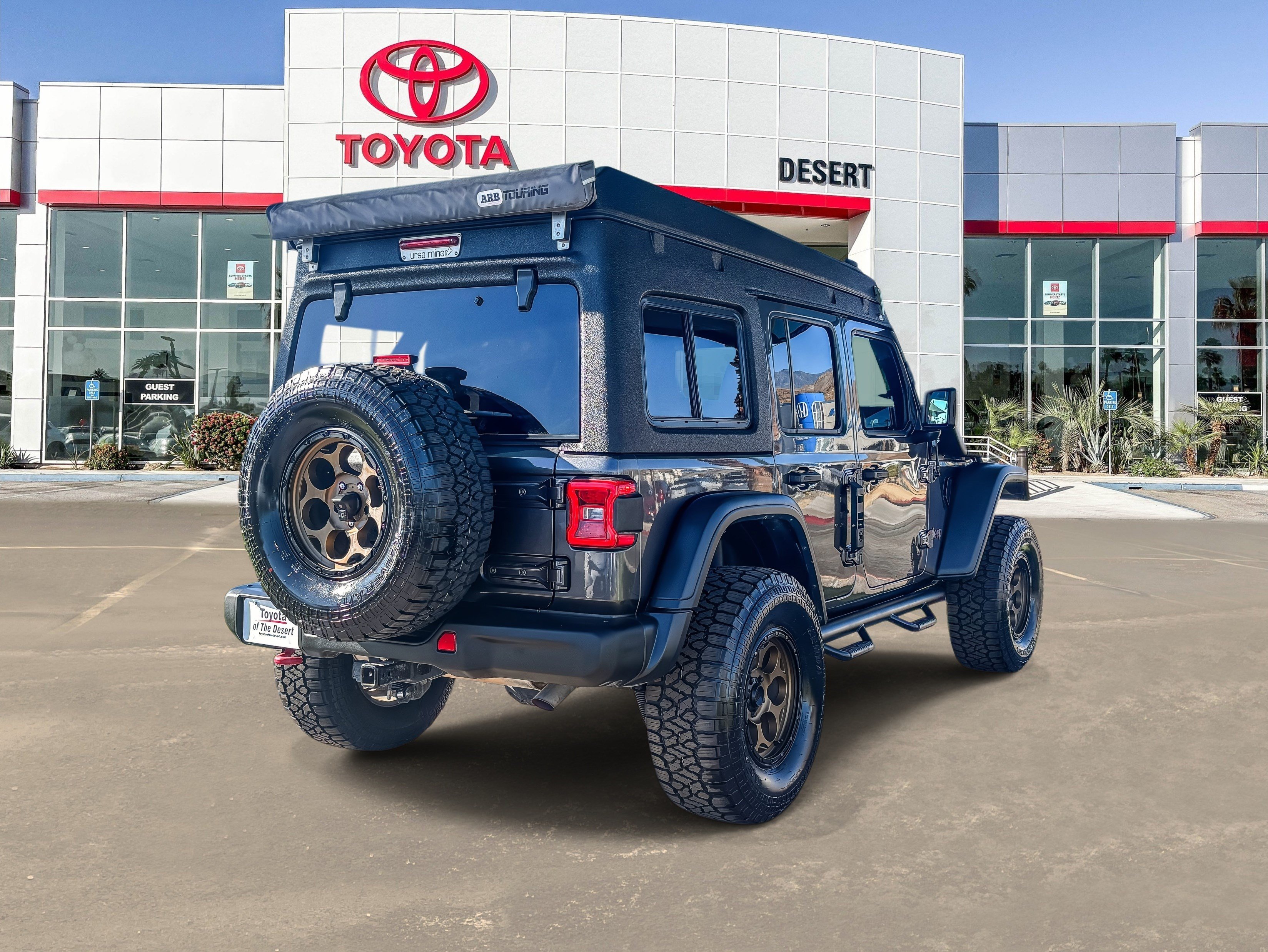 Used 2018 Granite Crystal Metallic Clearcoat Jeep Unlimited Rubicon image 6