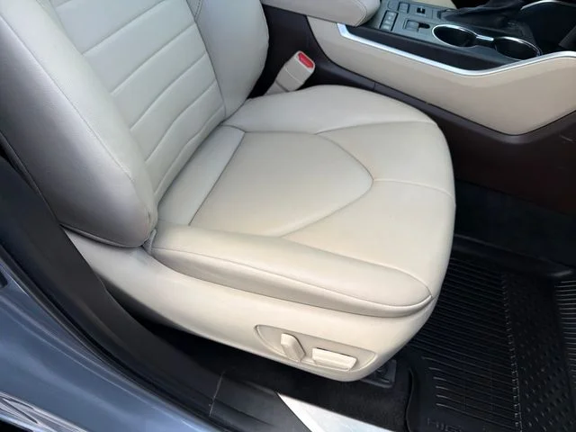 Used 2022  Toyota XLE image 26