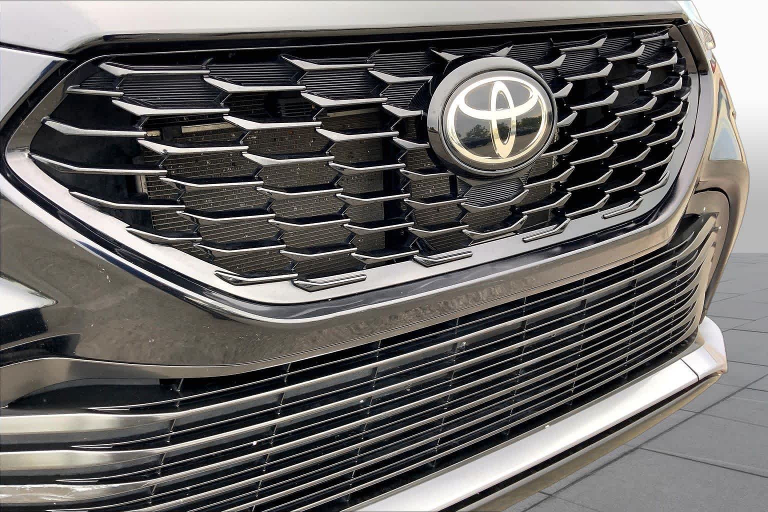 Used 2021 Midnight Black Metallic Toyota XSE image 29