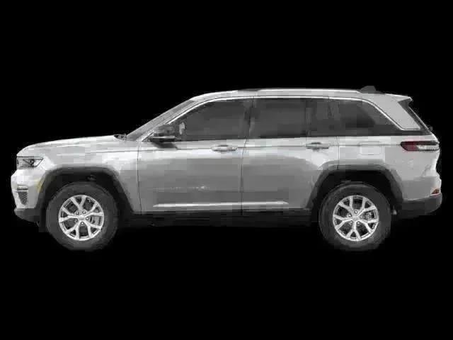 New 2025 Silver Zynith Exterior Paint Jeep Laredo X image 3
