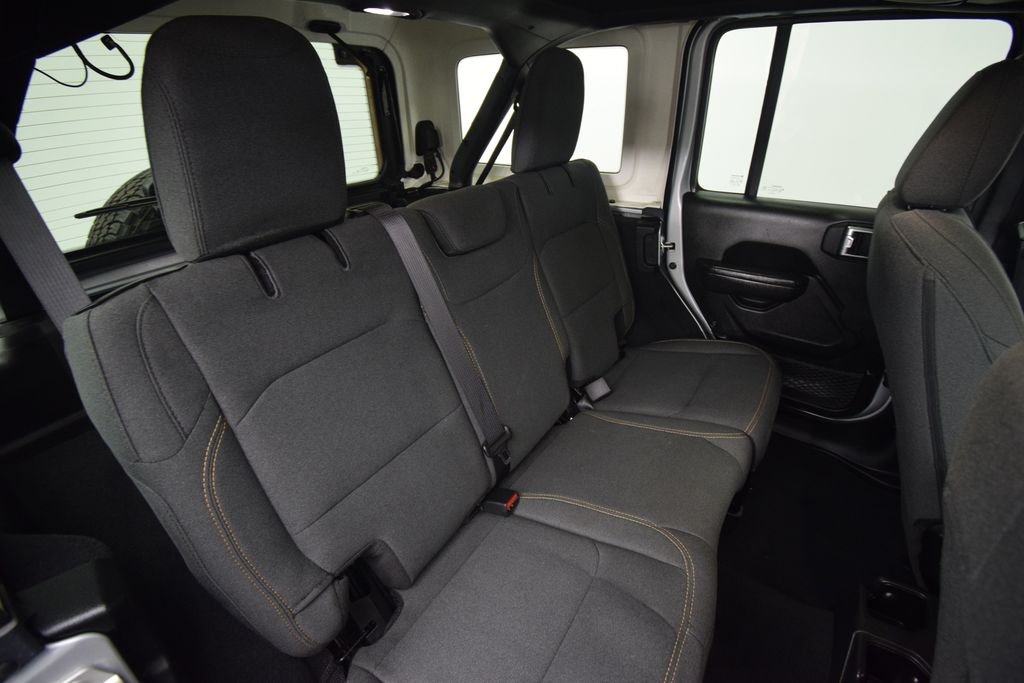 Used 2024 Silver Zynith Clearcoat Jeep Sport S image 21