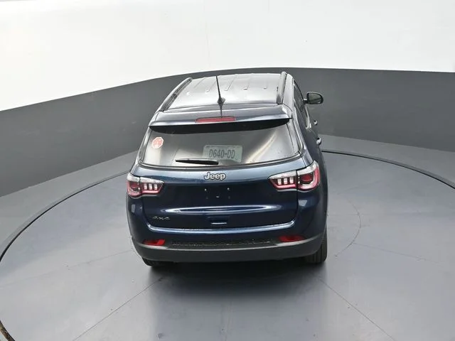 New 2026 Fathom Blue Pearl-Coat Exterior Paint Jeep Latitude image 17