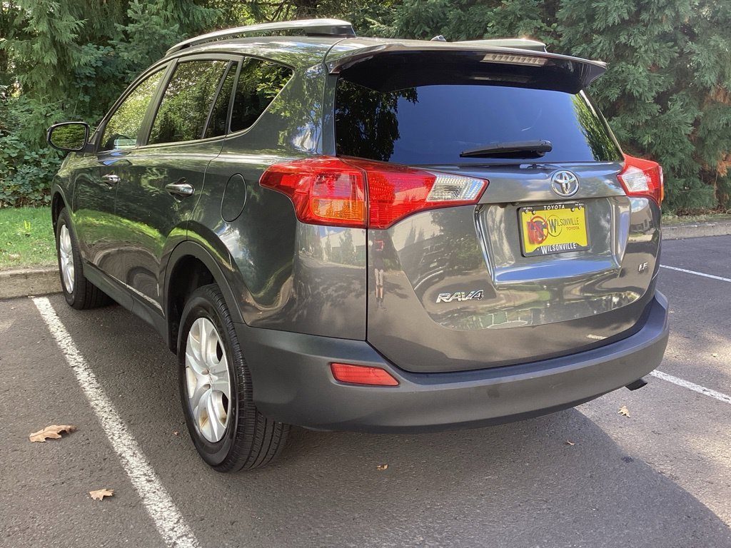 Used 2015 Gray Toyota LE image 9