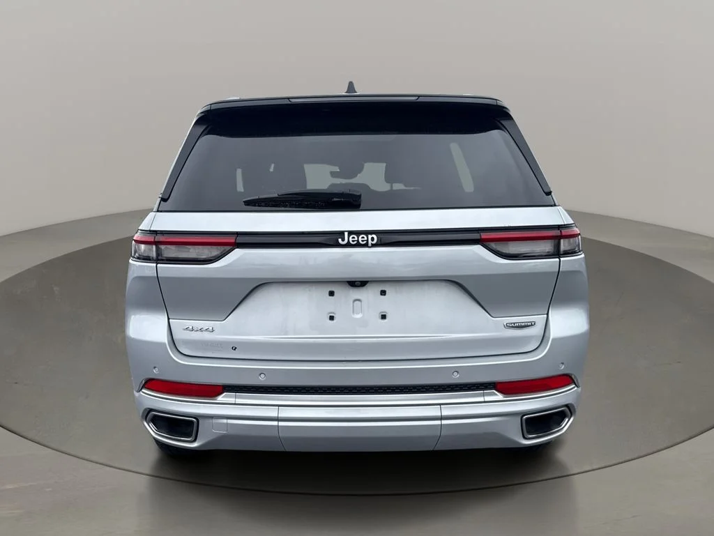 Used 2022 Silver Jeep Summit image 6