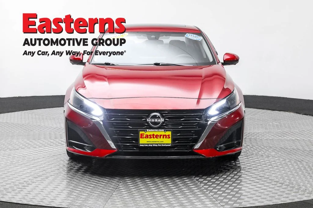 Used 2023 Red Nissan 2.5 SL image 2