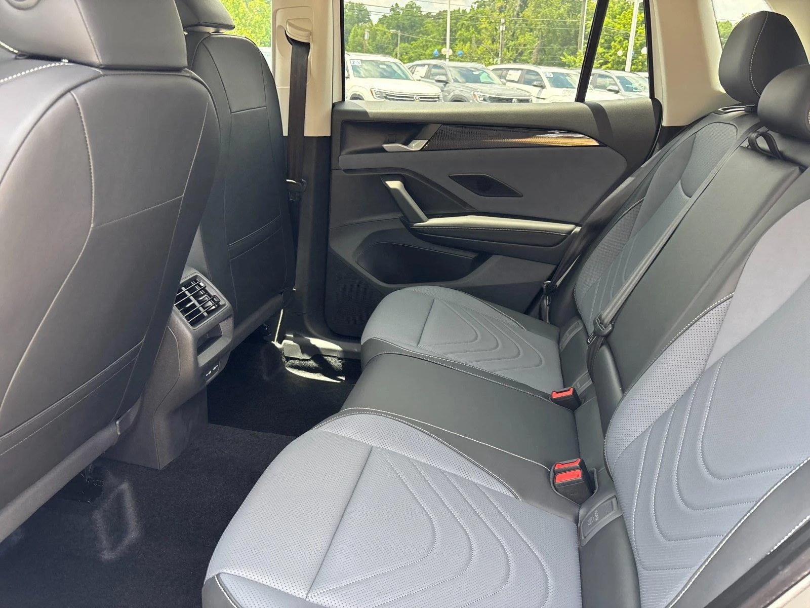 New 2026 pure white Volkswagen SE image 32