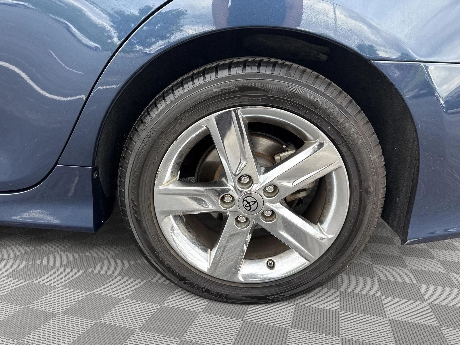 Used 2013 Magnetic Gray Metallic Toyota SE image 15