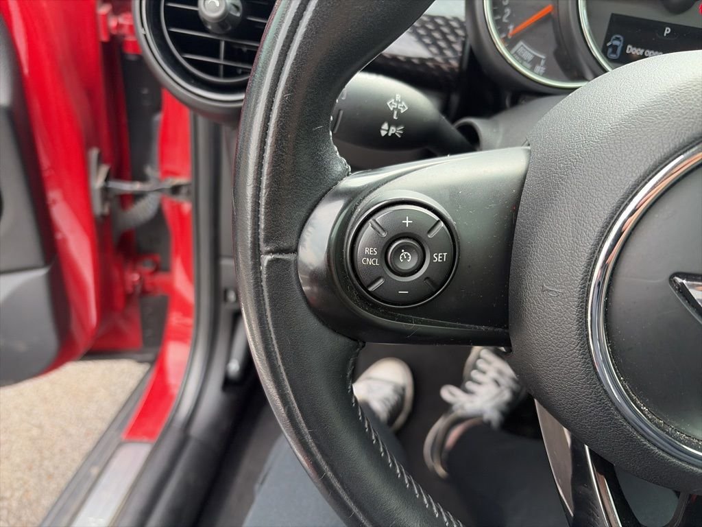 Used 2016 Blazing Red Metallic MINI Base image 17