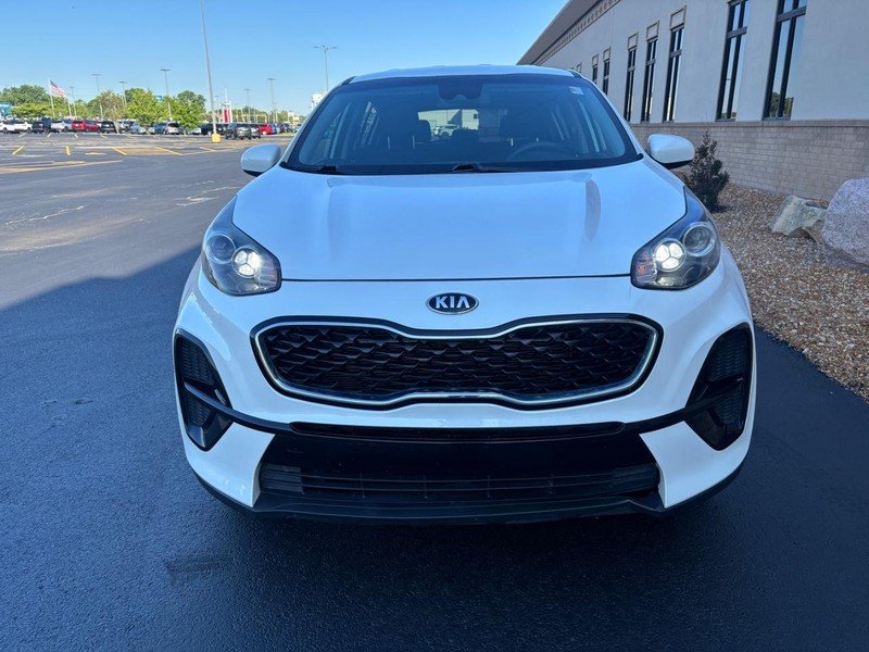 Used 2022 Snow White Pearl Kia LX FWD image 10