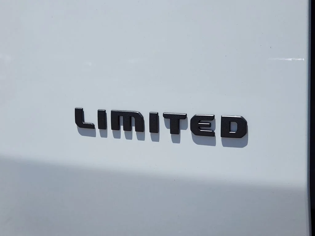 New 2026 Bright White Clear-Coat Exterior Paint Jeep Limited image 11