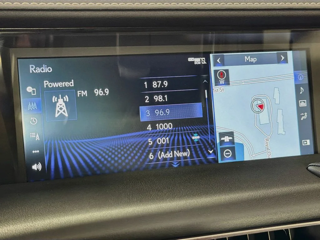 Used 2018 White Lexus 500 image 15