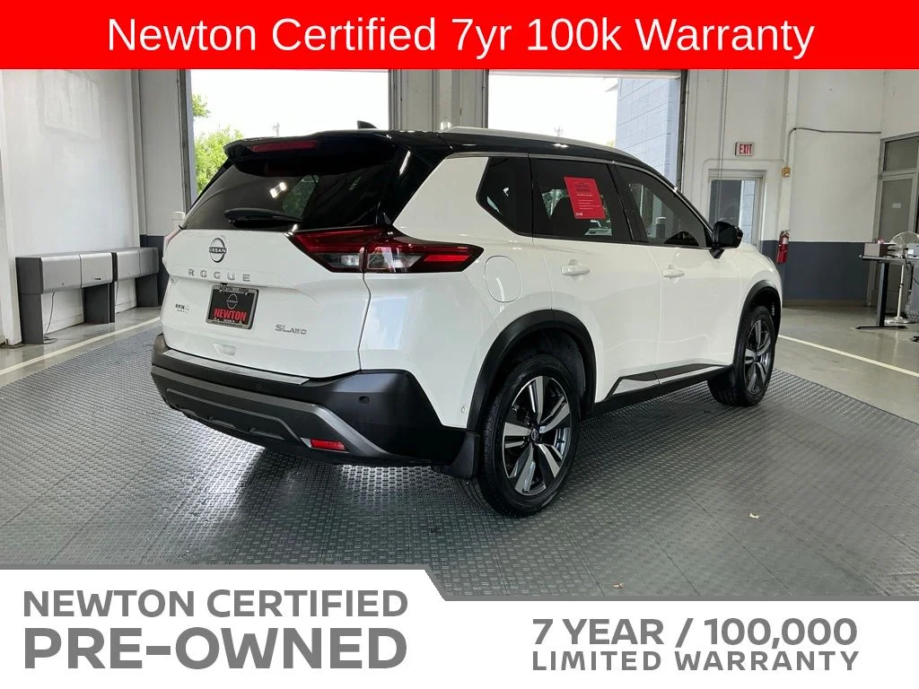 Certified Used 2023 Pearl White Tricoat/Super Black Nissan SL image 31