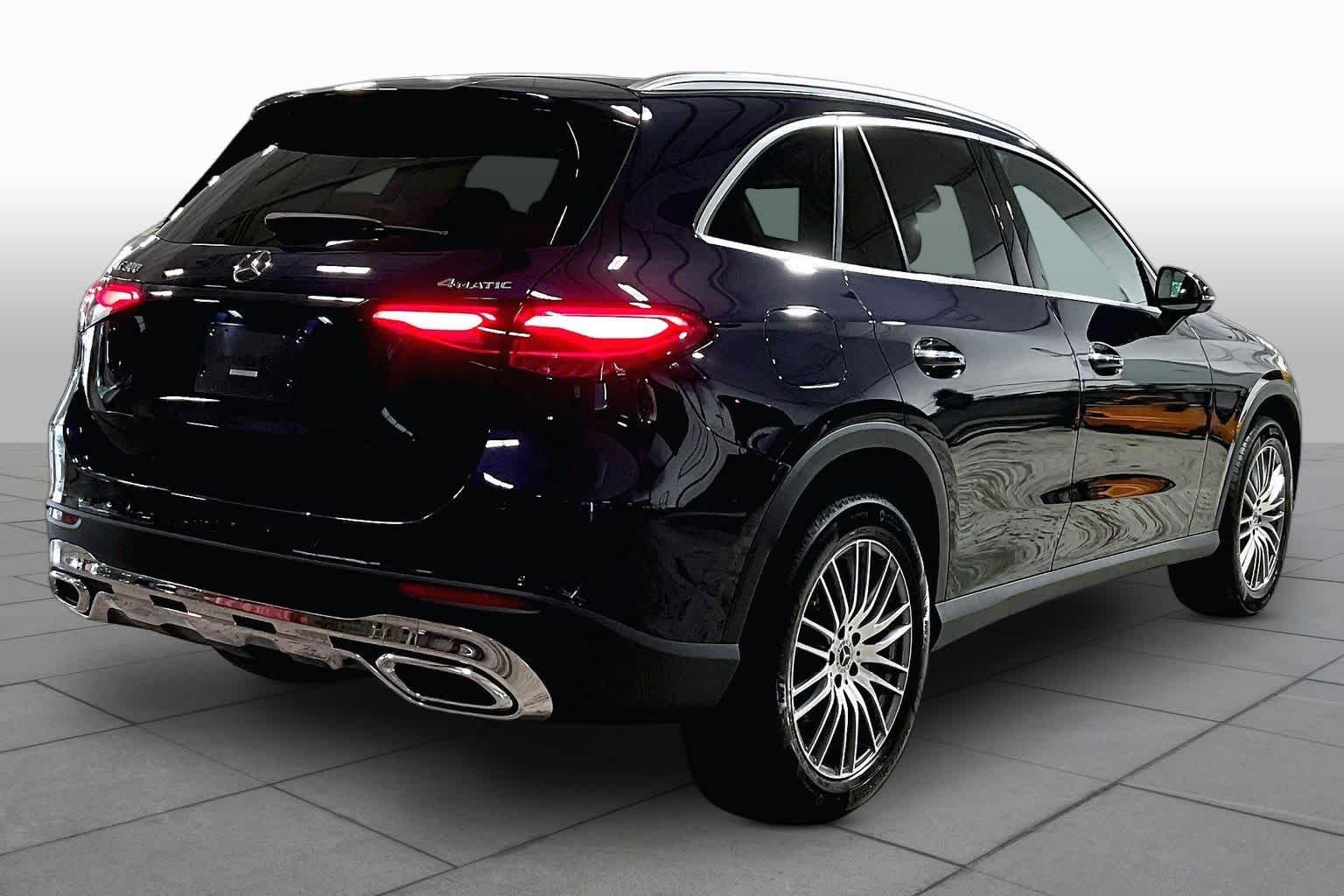 Used 2024 Nautical Blue Metallic Mercedes-Benz GLC 300 image 13