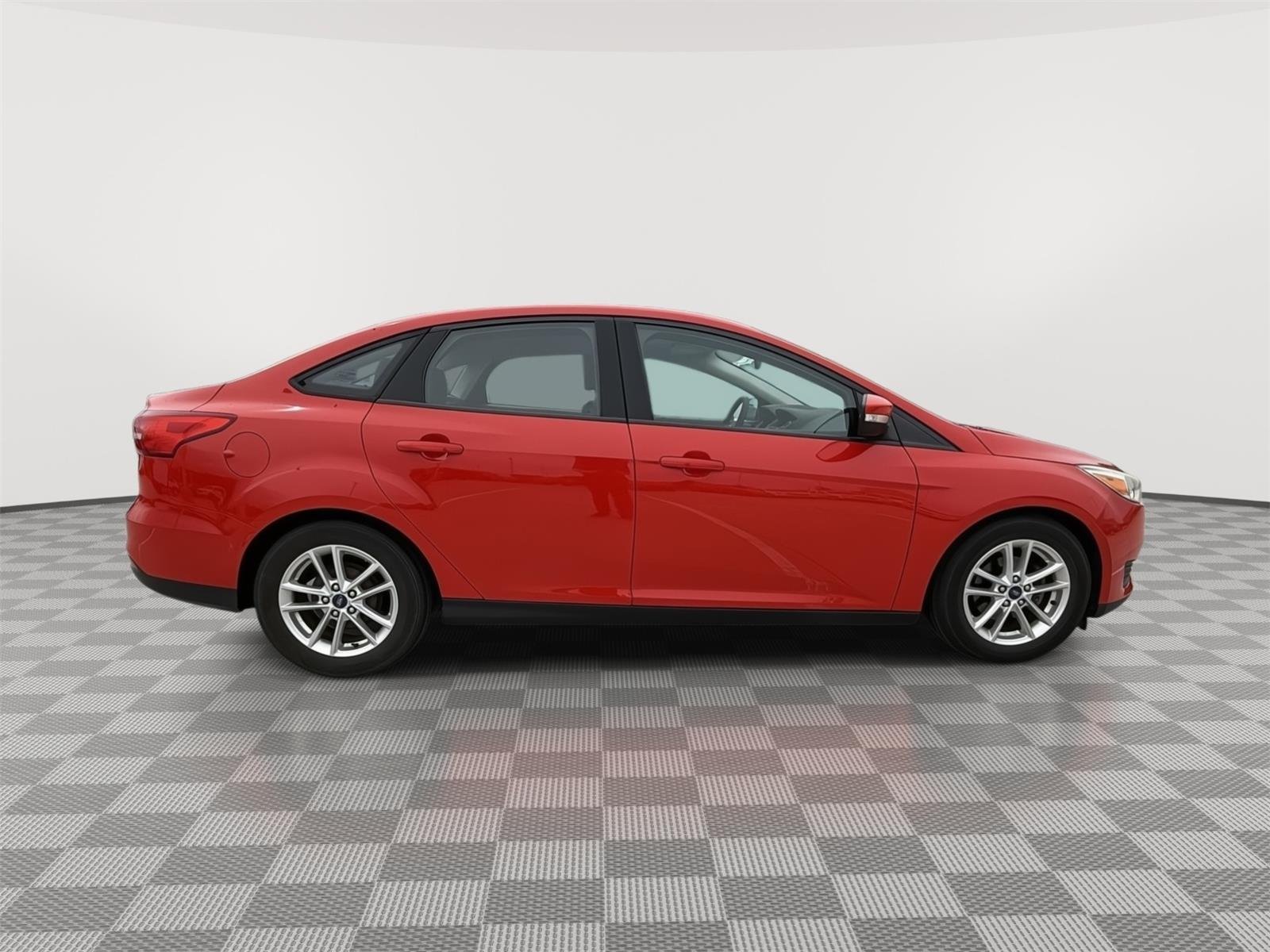 Used 2016 Race Red Ford SE image 7