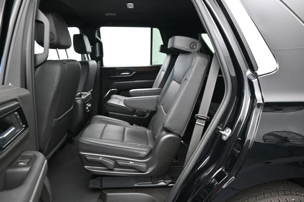 2025 GMC Yukon Denali - Photo 34