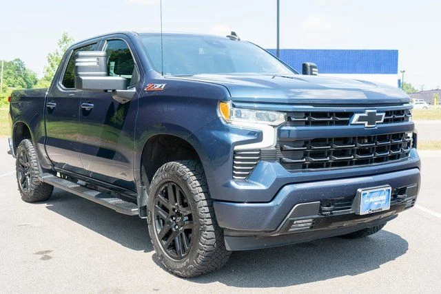 Used 2022 Blue Chevrolet RST image 4
