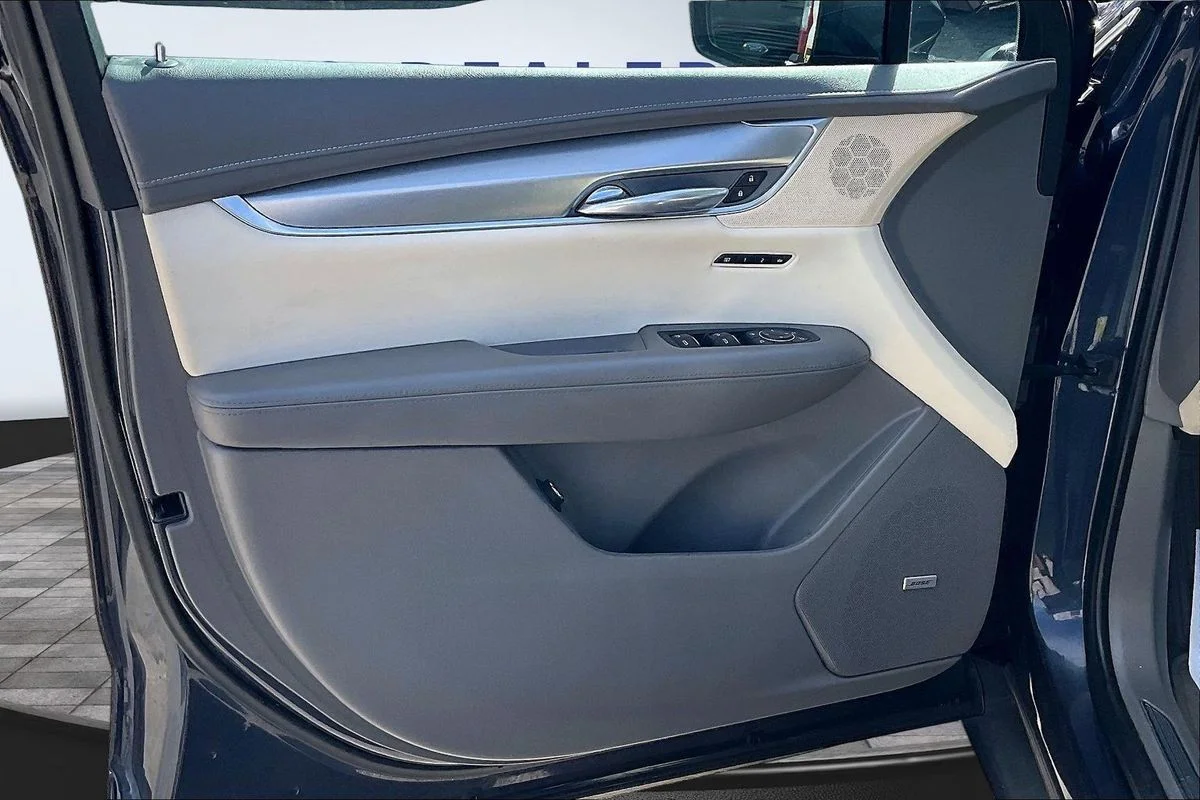 Used 2019 Blue Cadillac Luxury image 19