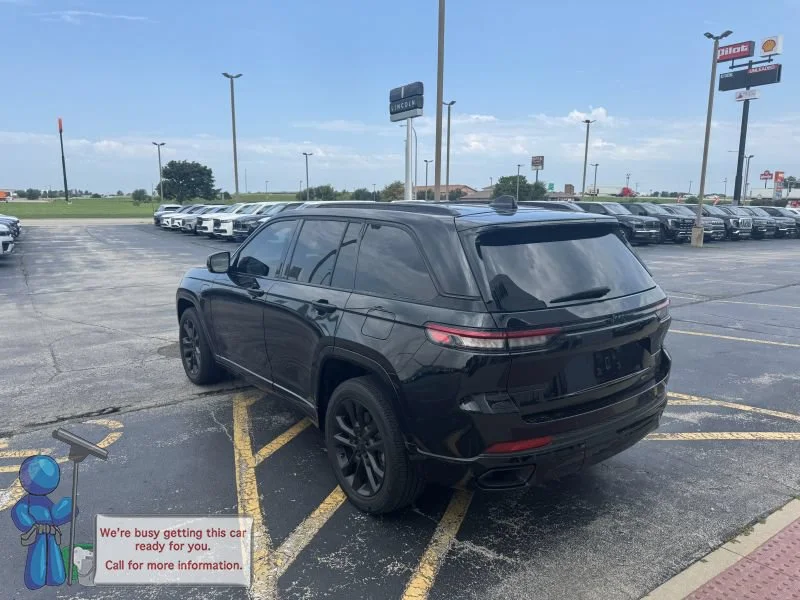 Used 2023 Diamond Black Crystal Pearlcoat Jeep Overland 4xe image 3