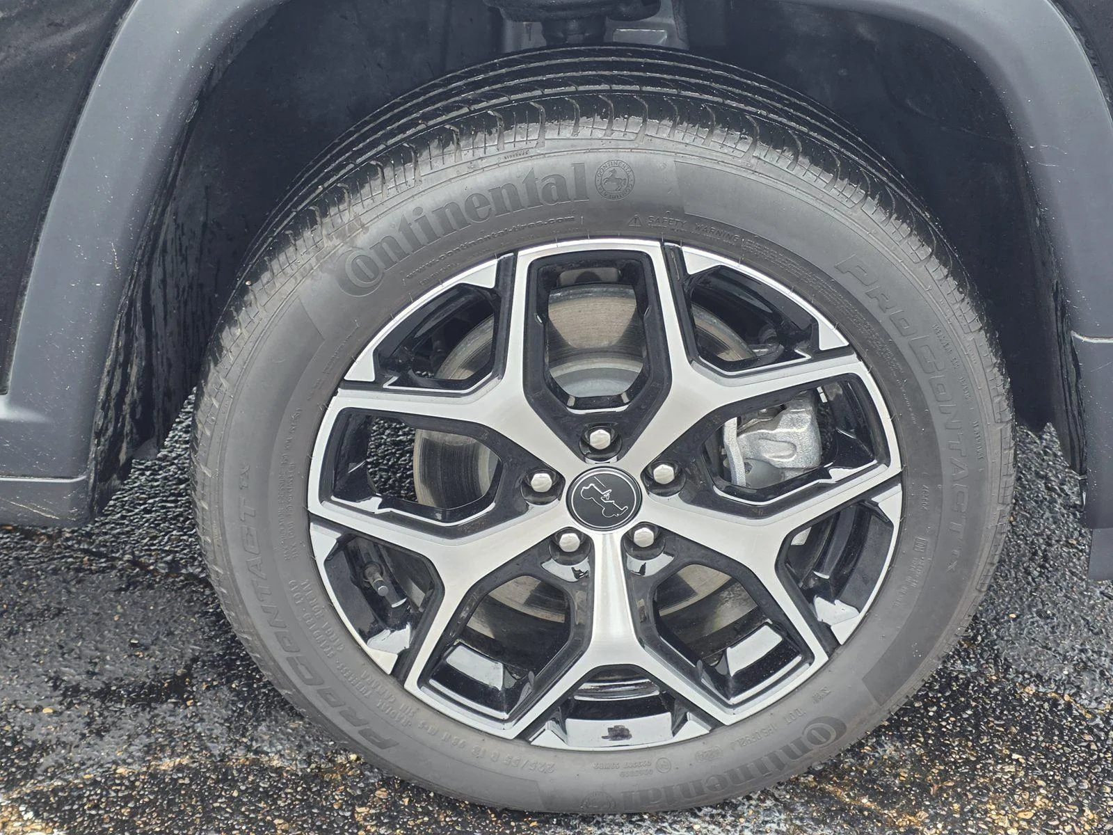 Used 2025 Diamond Black Crystal Pearlcoat Jeep Limited image 38